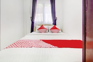 Bed sheets - OYO 3133 Wisma Yampi Syari'ah Near Politeknik Ahli Usaha Perikanan (AUP-STP) - Jakarta Technical University of Fisheries (Jakarta)