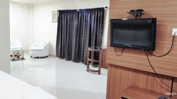 Superior Suite | 1 bedroom, desk