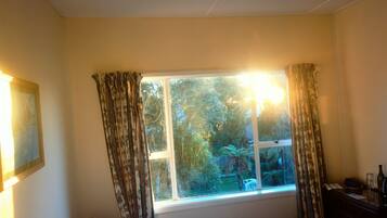 1 dormitorio, tabla de planchar con plancha, wifi gratis y ropa de cama