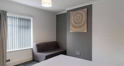 3 Bed-2 Bath-Sleeps 4-Free Parking