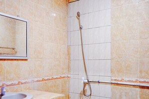 Deluxe Twin Room | Bathroom