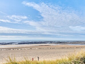 بالقرب من الشا�طئ