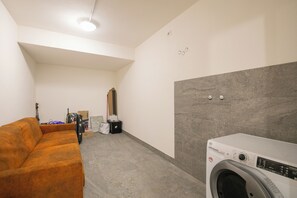 Family Apartment, 2 Bedrooms, 2 Bathrooms, Mountainside (Edelweiss) | Living area