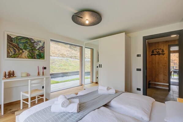 Family Apartment, 2 Bedrooms, 2 Bathrooms, Mountainside (Edelweiss)