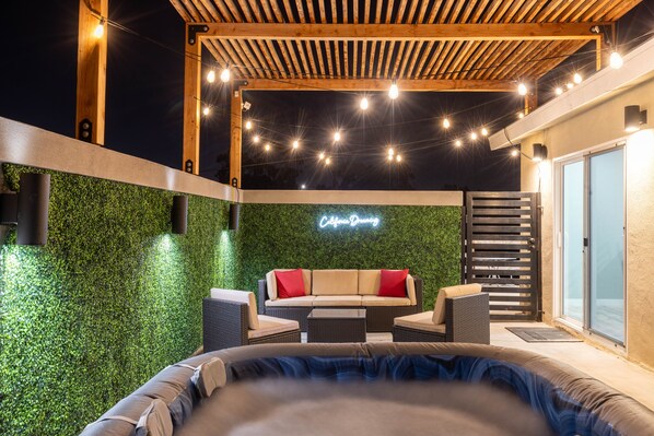 Terrace/patio - California Dreaming’s House/ Beautiful Private Backyard in fabulous San Diego (San Diego)