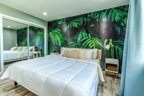 3 bedrooms, iron/ironing board, WiFi, bed sheets - California Dreaming’s House/ Beautiful Private Backyard in fabulous San Diego (San Diego)