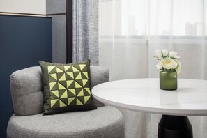 Standard Μονόκλινο Δωμάτιο, Θέα στην Πόλη | Χώρος εργασίας για λάπτοπ, δωρεάν Wi-Fi 