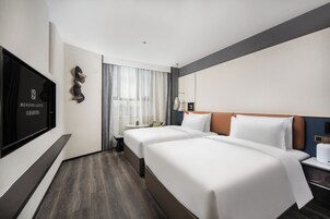 Laptop workspace, free WiFi