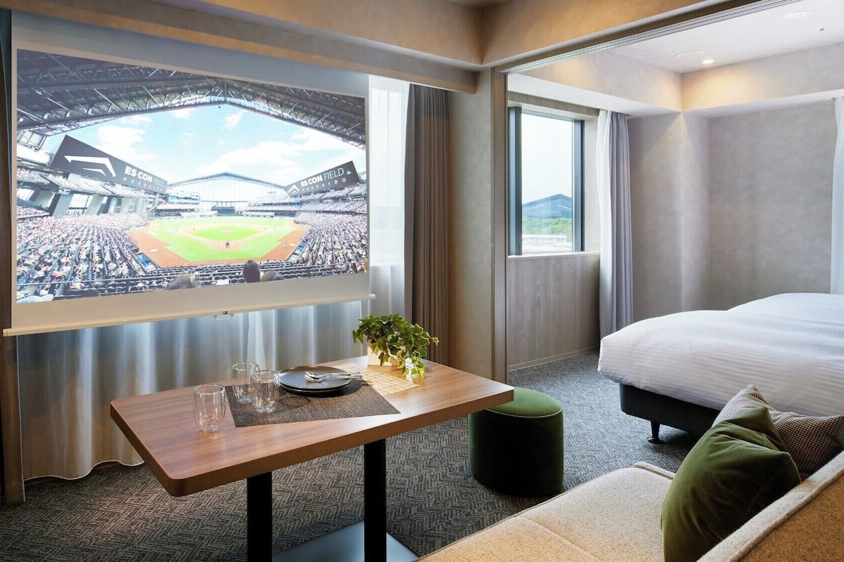 Standard Floor - Family ES CON FIELD View | 1 bedroom, in-room safe, free WiFi, bed sheets