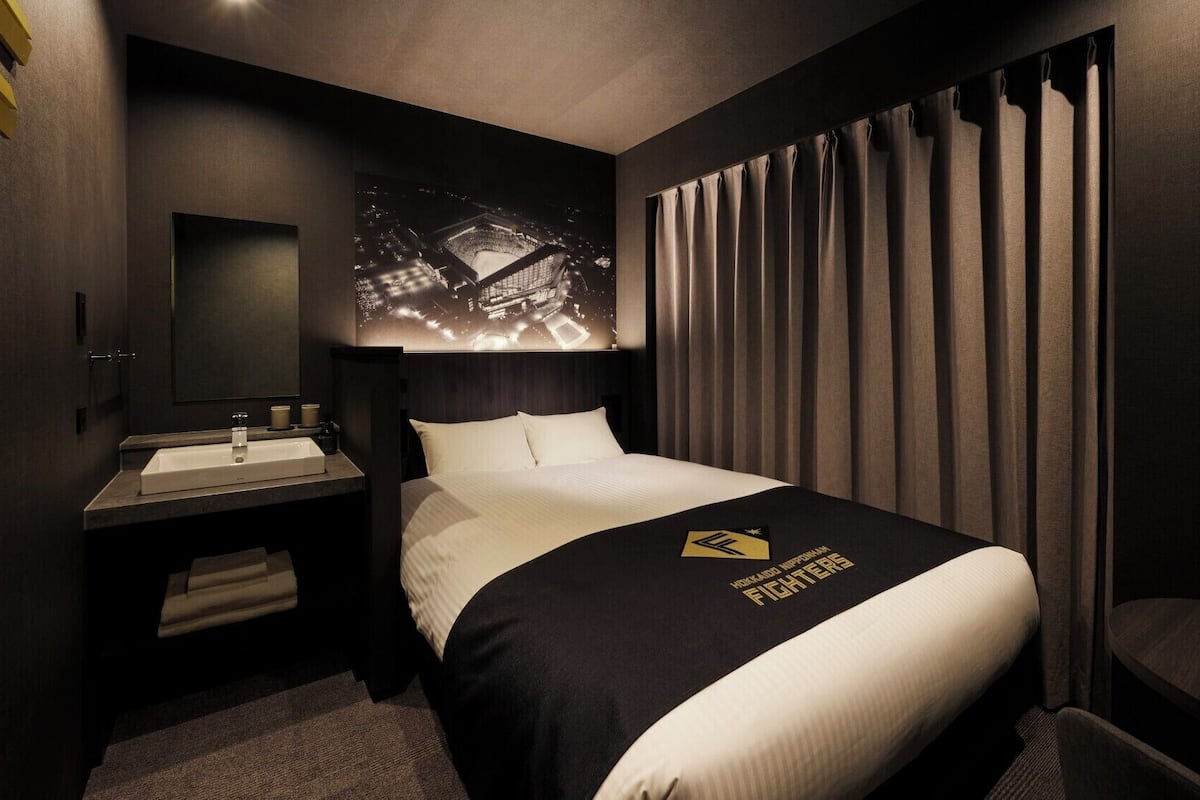 Fighters Floor Double | 1 bedroom, in-room safe, free WiFi, bed sheets