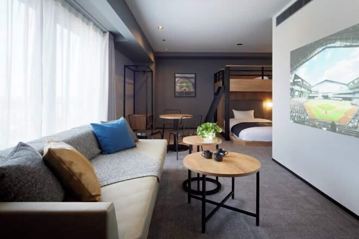 In-room safe, free WiFi, bed sheets