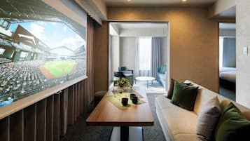 In-room safe, free WiFi, bed sheets