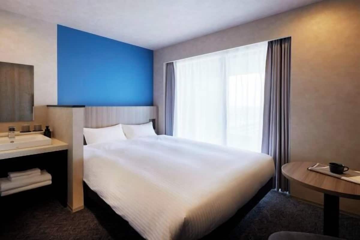 In-room safe, free WiFi, bed sheets