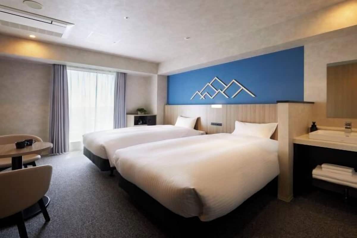 In-room safe, free WiFi, bed sheets