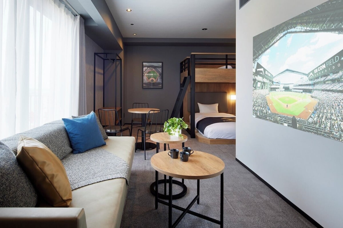 Fighters Floor Triple+1 | In-room safe, free WiFi, bed sheets