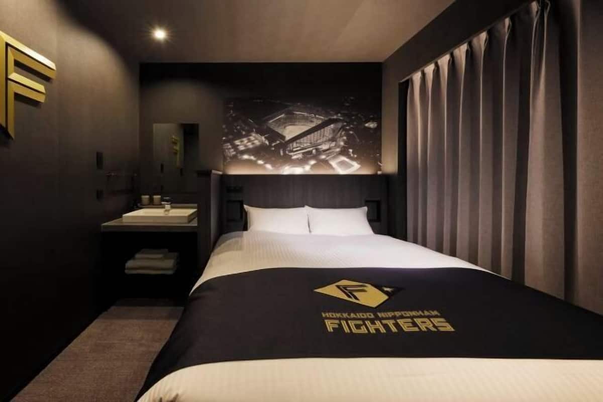 In-room safe, free WiFi, bed sheets