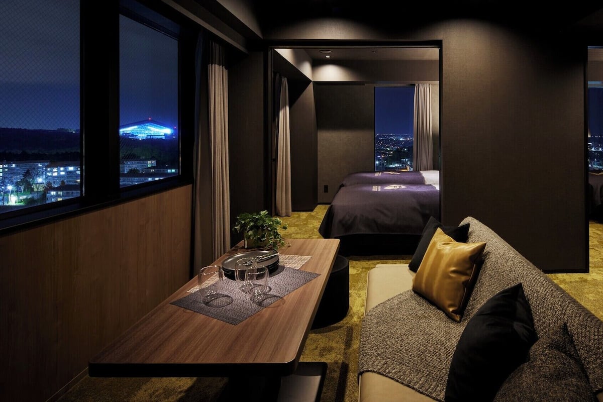 Fighters Floor Family Room with ES CON FIELD View | In-room safe, free WiFi, bed sheets