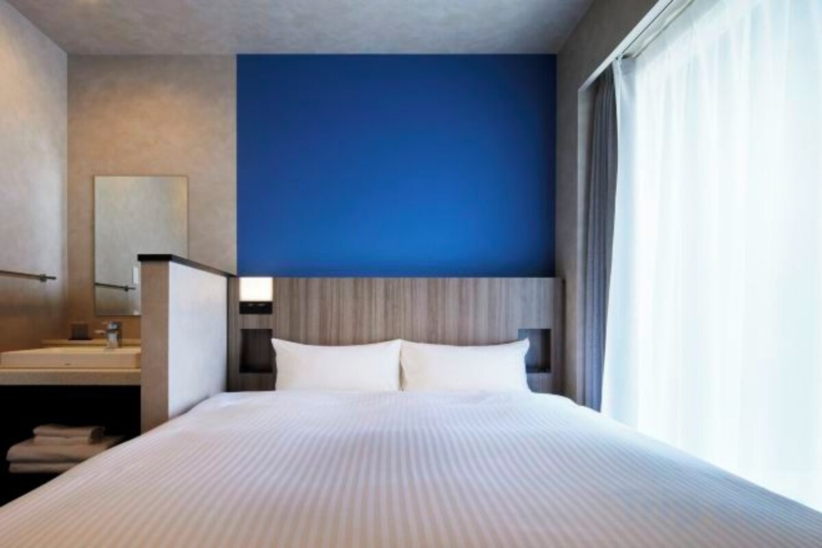 In-room safe, WiFi (free), bed sheets