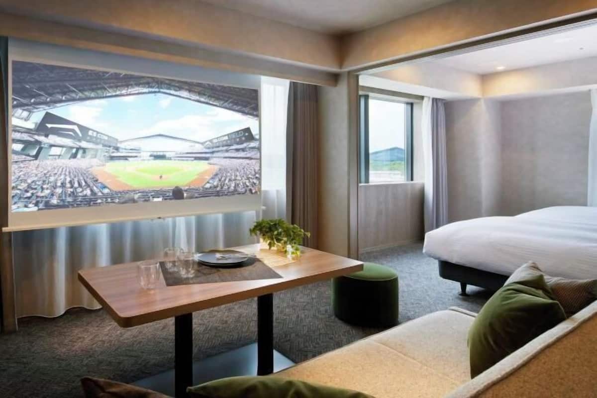 In-room safe, free WiFi, bed sheets