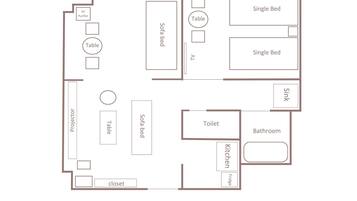 En lägenhet på 49,35 m² med planlösning som inkluderar 2 enkelsängar, 2 bäddsoffor, ett kök, ett badrum och ett rum med projektor.