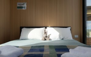 1 bedroom, bed sheets