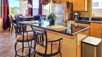 Mikrovågsugn, ugn, spishäll och diskmaskin