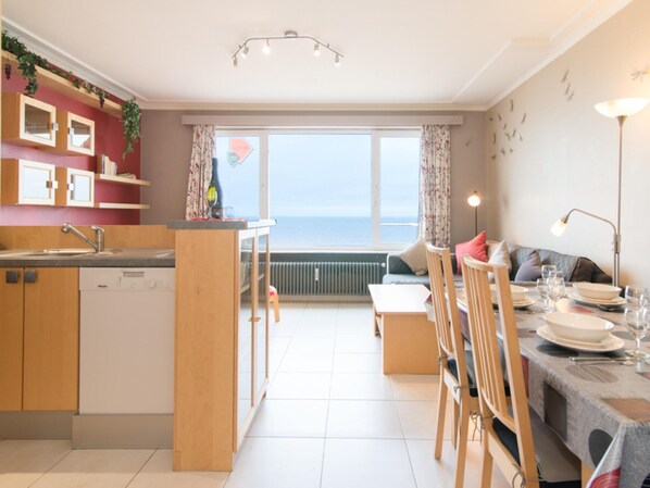 House | Private kitchen - Spacious Apartment With sea View (Ostend)