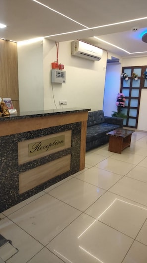 Quầy tiếp tân