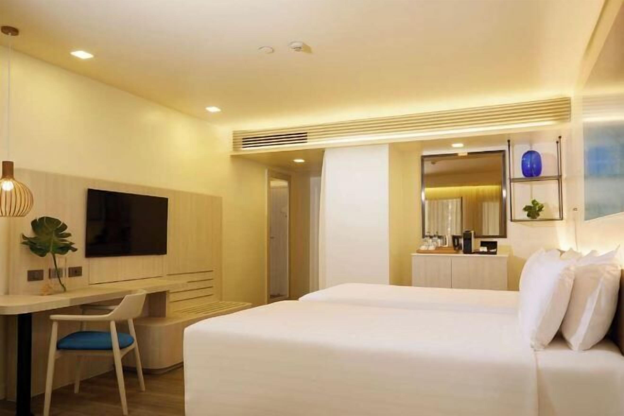 In-room safe, desk, laptop workspace, free WiFi