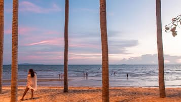 Plage, navette pour la plage, serviettes de plage, massages sur la plage