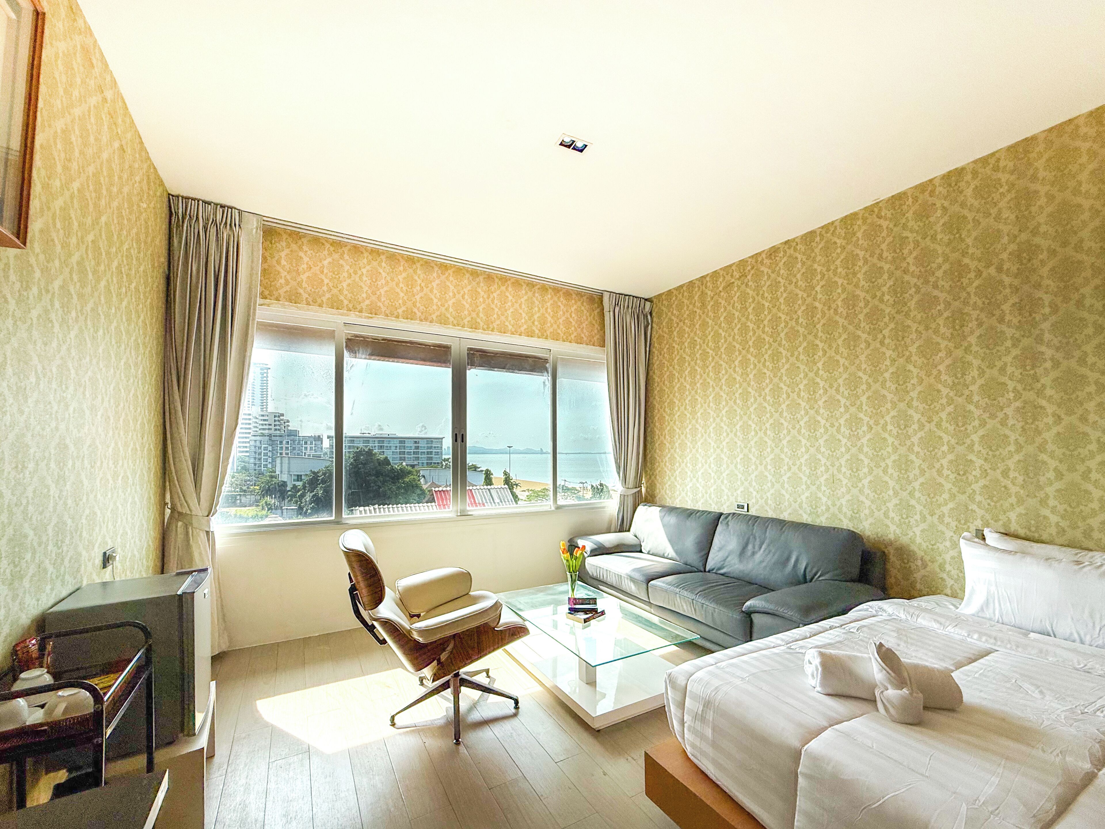Deluxe Suite, Sea View | In-room safe, desk, laptop workspace, free WiFi