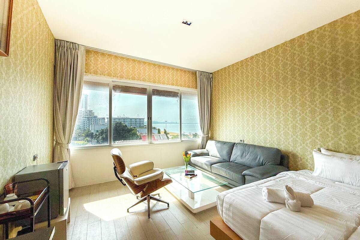 Suite Deluxe, vue mer | Coffres-forts dans les chambres, bureau