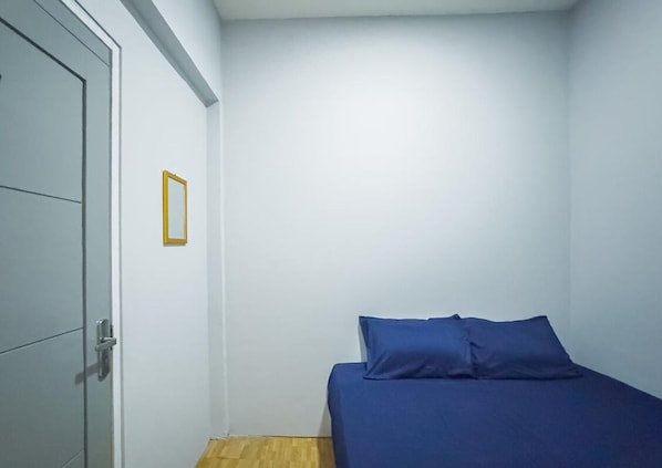 Desk, laptop workspace, free WiFi - Beranda Istirahat Pluit Utara (Jakarta)