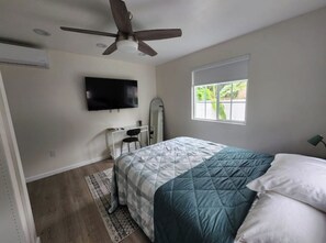 1 bedroom, desk, free WiFi, bed sheets