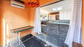 Habitación básica, 1 habitación (poolvilla A) | 1 dormitorio y wifi gratis