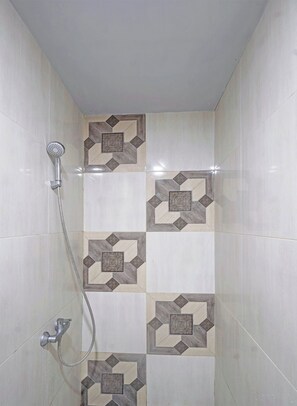 Doppia Deluxe | Bagno | Doccia, bidet, asciugamani, sapone