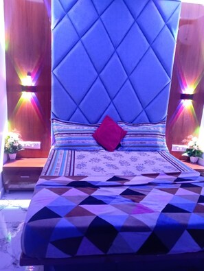 Chambre royale double, plusieurs chambres, vue sur la ville | Accès au Wi-Fi (inclus), literie fournie