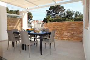 Khu ẩm thực ngoài trời