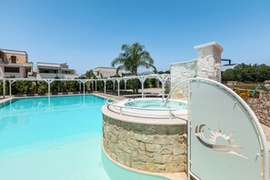 Sæsonbestemt udendørs pool