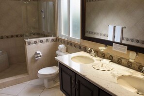 Serviettes fournies, savon, papier de toilette