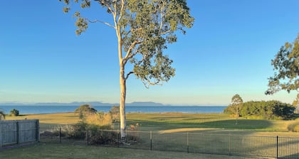 Cosy 4 bedroom retreat on the whitsundays coast
Over looking the ocean