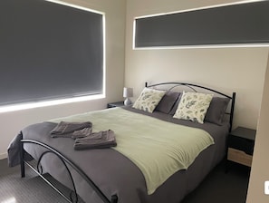 4 bedrooms, iron/ironing board, WiFi, bed sheets