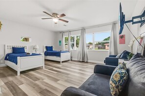 4 chambres, bureau, fer et planche Ă repasser, accĂšs au Wi-Fi (inclus)