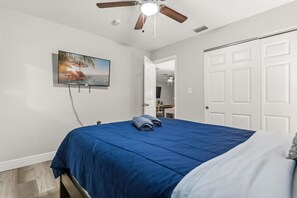 4 habitaciones, escritorio, tabla de planchar con plancha y wifi gratis 