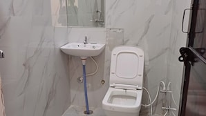 ห้องคลาสสิกดับเบิล, ระเบียง, วิวเมือง | ห้องน้ำ