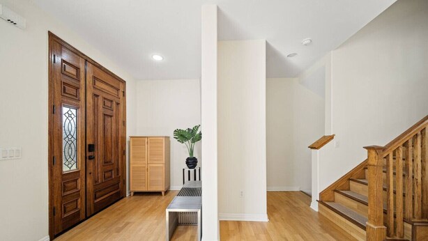 Interior - Modern Townhouse with spacious  kitchen and living area. Parking included! (Duarte)
