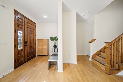 Modern townhouse - four bedrooms near Pasadena, LA