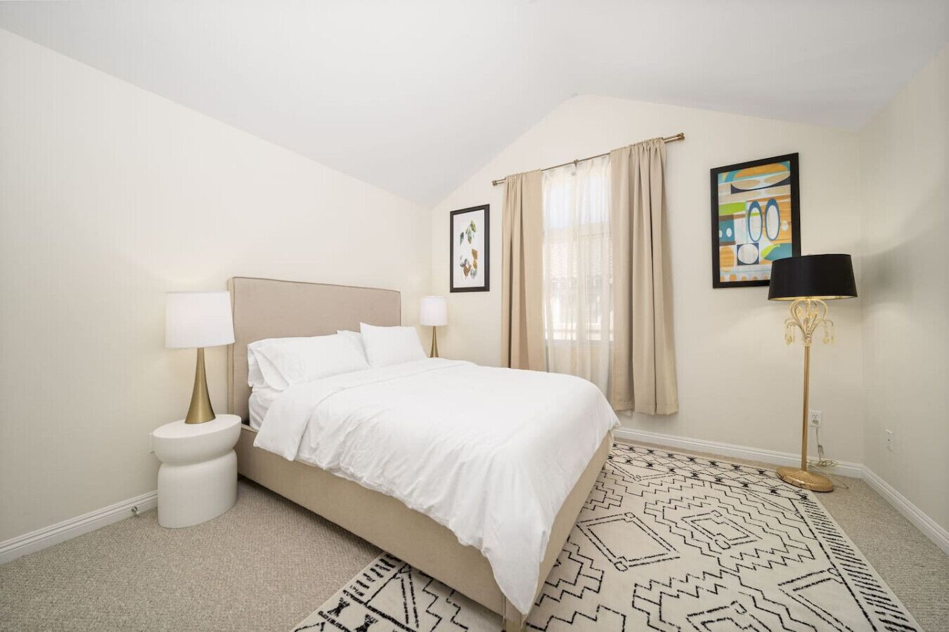 Skrivbord, strykjärn/strykbräda, wi-fi och sängkläder