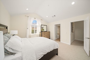 4 soverom, skrivebord, strykejern/-brett og wi-fi