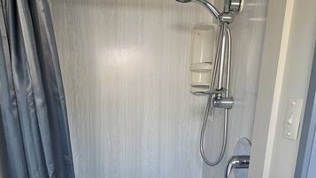 淋浴設備、提供毛巾、番梘、廁紙